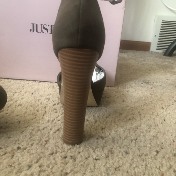JUSTFAB Size 9 Olive Suede Platform Heels - Picture 4 of 6